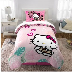 Hello Kitty 2 piece set reversible comforter TWIN/FULL new